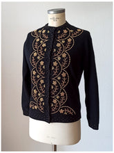 Cargar imagen en el visor de la galería, 1950s 1960s - Stunning Beaded Wool Cardigan - Sz 38

