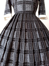 Load image into Gallery viewer, 1950s 1960s - Gorgeous Grey Cotton Dress - W26 (66cm)
