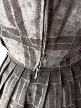 Load image into Gallery viewer, 1950s 1960s - Gorgeous Grey Cotton Dress - W26 (66cm)
