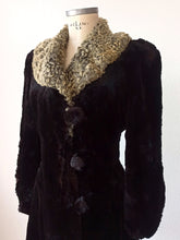 Charger l'image dans la galerie, 1930s 1940s - THIEMANN, Germany - Stunning Fur Coat
