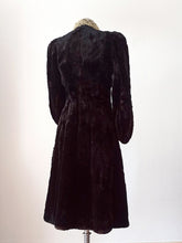 Charger l'image dans la galerie, 1930s 1940s - THIEMANN, Germany - Stunning Fur Coat
