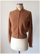 Laden Sie das Bild in den Galerie-Viewer, 1950s - HOGG of HAWICK, Scotland - Gorgeous Cashmere Cardigan
