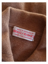 Laden Sie das Bild in den Galerie-Viewer, 1950s - HOGG of HAWICK, Scotland - Gorgeous Cashmere Cardigan
