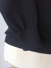 Cargar imagen en el visor de la galería, 1950s 1960s - PRINGLE, Scotland - Black Cashmere Men's Sweater - Sz 40
