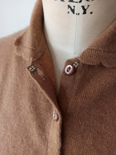 Laden Sie das Bild in den Galerie-Viewer, 1950s - HOGG of HAWICK, Scotland - Gorgeous Cashmere Cardigan
