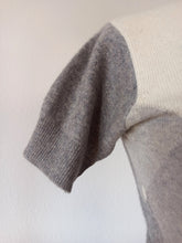 Laden Sie das Bild in den Galerie-Viewer, 1950s - BALLANTYNE, Scotland - Iconic Instarsia Cashmere Jumper - Sz 36
