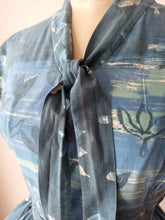Load image into Gallery viewer, 1950s 1960s - Gorgeous Water Lilies Cotton Dress - W30 (76cm)
