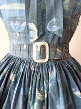 Load image into Gallery viewer, 1950s 1960s - Gorgeous Water Lilies Cotton Dress - W30 (76cm)
