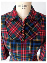 Cargar imagen en el visor de la galería, 1940s - Gorgeous Tartan Wool Dress - W30 (76cm)
