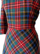 Cargar imagen en el visor de la galería, 1940s - Gorgeous Tartan Wool Dress - W30 (76cm)
