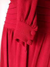 Charger l'image dans la galerie, 1940s - Stunning Burgundy Crepe Dress - W31 (78cm)
