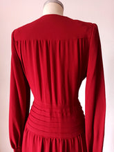 Charger l'image dans la galerie, 1940s - Stunning Burgundy Crepe Dress - W31 (78cm)
