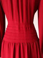 Charger l'image dans la galerie, 1940s - Stunning Burgundy Crepe Dress - W31 (78cm)
