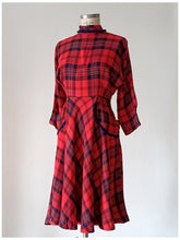 Cargar imagen en el visor de la galería, 1940s - Gorgeous Tartan Flannel Wool Dress - W30 (76cm)
