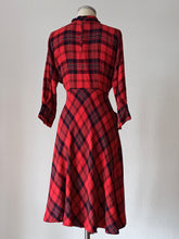 Cargar imagen en el visor de la galería, 1940s - Gorgeous Tartan Flannel Wool Dress - W30 (76cm)

