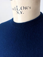 Cargar imagen en el visor de la galería, 1950s - PRINGLE, Scotland - Dark Oxford Blue Cashmere Twin Set - Sz 40
