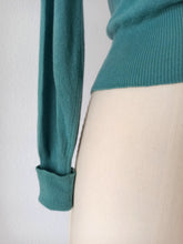 Cargar imagen en el visor de la galería, 1950s - BALLANTYNE, Scotland - Turquoise Cashmere Sweater
