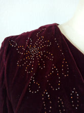 Charger l'image dans la galerie, 1930s 1940s - Superb Wine Velvet Beaded Dress - W30 (76cm)
