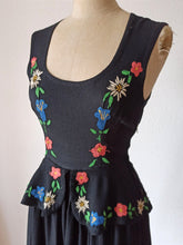 Charger l'image dans la galerie, 1940s - Precious Black Crepe Embroidery Dress - W28.5 (72cm)
