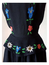 Charger l'image dans la galerie, 1940s - Precious Black Crepe Embroidery Dress - W28.5 (72cm)
