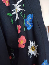 Charger l'image dans la galerie, 1940s - Precious Black Crepe Embroidery Dress - W28.5 (72cm)
