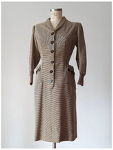 Cargar imagen en el visor de la galería, 1940s - Fabulous Striped Jersey Wool Dress - W29 (74cm)
