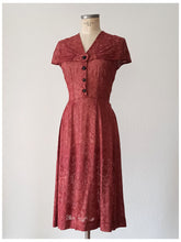 Cargar imagen en el visor de la galería, 1940s - Exquisite Tudor Brown Smoked Cotton Dress - W27.5 (70cm)
