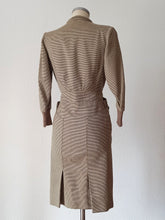 Cargar imagen en el visor de la galería, 1940s - Fabulous Striped Jersey Wool Dress - W29 (74cm)
