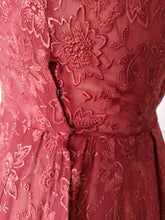 Cargar imagen en el visor de la galería, 1940s - Exquisite Tudor Brown Smoked Cotton Dress - W27.5 (70cm)
