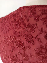 Cargar imagen en el visor de la galería, 1940s - Exquisite Tudor Brown Smoked Cotton Dress - W27.5 (70cm)
