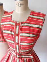 Cargar imagen en el visor de la galería, 1950s - PARIS - Delightful Cotton Bolero Dress - W26 (66cm)
