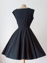 Charger l'image dans la galerie, 1950s - EMIL MÖCKEL, Germany - Stunning Black Satin Dress - W27 (68cm)
