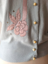 Cargar imagen en el visor de la galería, 1950s - Adorable Roses &amp; Rhinestones Soft Wool Cardigan
