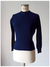 Charger l'image dans la galerie, 1950s - PRINGLE, Scotland - Gorgeous Navy Cashmere Sweater - Sz 34
