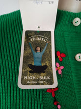 Laden Sie das Bild in den Galerie-Viewer, 1960s - TRICOPOL, Barcelona - Deadstock Embroidered Green Cardigan - S/M
