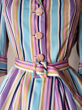 Charger l'image dans la galerie, 1950s - Stunning Color Stripes Cotton Dress - W33 (84cm)
