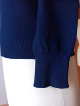 Charger l'image dans la galerie, 1950s - PRINGLE, Scotland - Gorgeous Navy Cashmere Sweater - Sz 34
