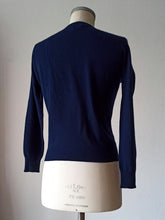 Charger l'image dans la galerie, 1950s - PRINGLE, Scotland - Gorgeous Navy Cashmere Sweater - Sz 34
