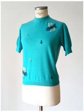 Charger l'image dans la galerie, 1950s - BALLANTYNE, Scotland - Intarsia Turquoise Cashmere Sweater
