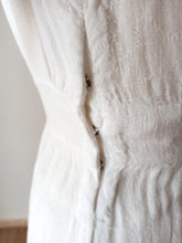 Load image into Gallery viewer, 1940s - Gorgeous White Textured Rayon Dress - W30.5 (78cm)
