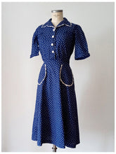 Cargar imagen en el visor de la galería, 1940s - PARIS - Charming Blue Dotted Cotton Dress - W31 (80cm)

