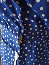 Cargar imagen en el visor de la galería, 1940s - PARIS - Charming Blue Dotted Cotton Dress - W31 (80cm)
