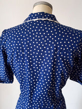 Cargar imagen en el visor de la galería, 1940s - PARIS - Charming Blue Dotted Cotton Dress - W31 (80cm)
