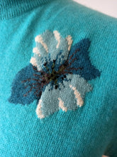 Charger l'image dans la galerie, 1950s - BALLANTYNE, Scotland - Intarsia Turquoise Cashmere Sweater

