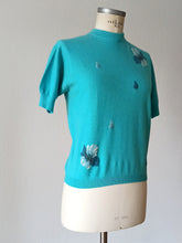Charger l'image dans la galerie, 1950s - BALLANTYNE, Scotland - Intarsia Turquoise Cashmere Sweater
