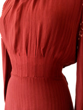 Charger l'image dans la galerie, 1940s - Gorgeous Crimson Brick Rayon Dress - W33 (84cm)
