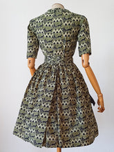 Load image into Gallery viewer, 1950s - Gorgeous Reindeers Sleighs Dress - W24.5 (62cm)
