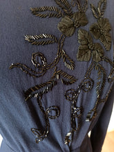 Cargar imagen en el visor de la galería, 1940s - Stunning Beaded Crepe Dress - W33 (84cm)
