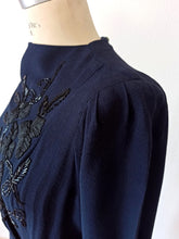 Cargar imagen en el visor de la galería, 1940s - Stunning Beaded Crepe Dress - W33 (84cm)
