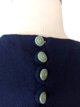 Cargar imagen en el visor de la galería, 1940s - Stunning Beaded Crepe Dress - W33 (84cm)

